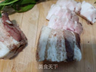 韭菜回锅肉的做法步骤：2