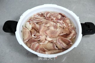 卤牛舌汤面的做法步骤：5