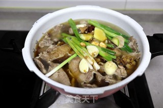 卤牛舌汤面的做法步骤：8
