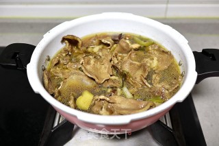 卤牛舌汤面的做法步骤：9