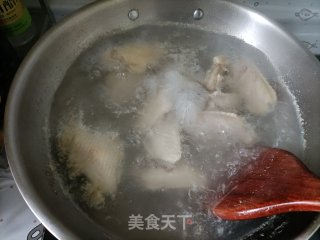 啤酒闷鸡翅的做法步骤：2