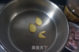 轻盐轻食酱焖黑鱼年年有余的做法步骤：2