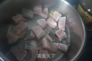 轻盐轻食酱焖黑鱼年年有余的做法步骤：4