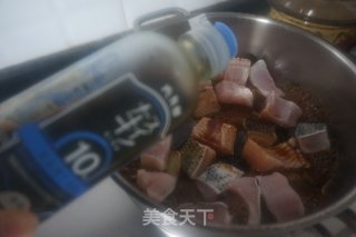轻盐轻食酱焖黑鱼年年有余的做法步骤：5