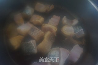 轻盐轻食酱焖黑鱼年年有余的做法步骤：6