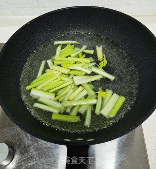 西芹炒里脊的做法步骤：7