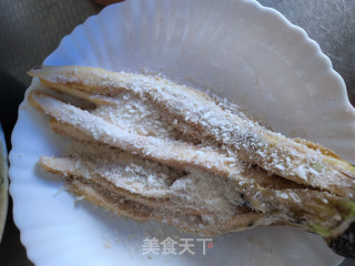 炸茄子的做法步骤：7