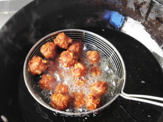 莲藕牛肉丸的做法步骤：6