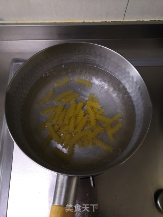 螺旋意面的做法步骤：1
