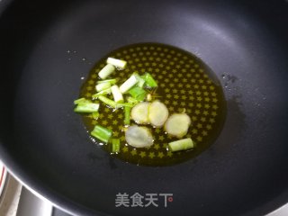 荠菜肉丝炒年糕的做法步骤：5