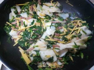 荠菜肉丝炒年糕的做法步骤：12