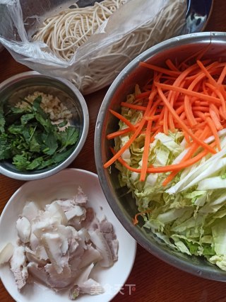 胡萝卜白菜肉焖面的做法步骤：2