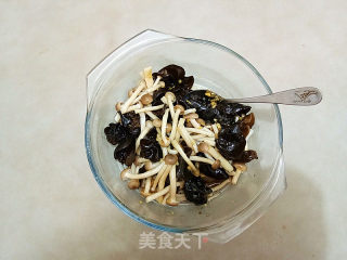 蒜香蟹味菇拌木耳的做法步骤：11
