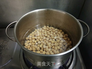 香椿拌鹰嘴豆的做法步骤：2