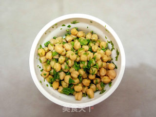 香椿拌鹰嘴豆的做法步骤：7