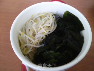 裙带菜拌豆芽菜的做法步骤：7