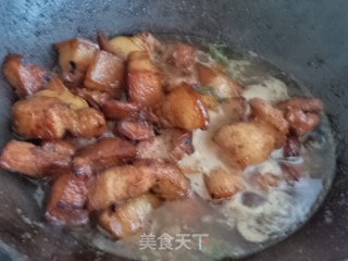 红烧肉熏鸡蛋烩大白菜的做法步骤：5