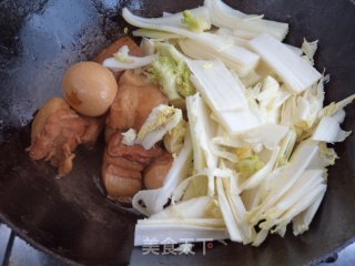 红烧肉熏鸡蛋烩大白菜的做法步骤：10