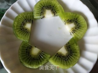 水果花朵拼盘的做法步骤：3
