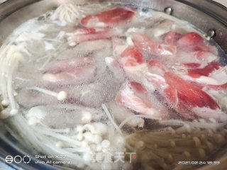金针菇煮羊肉片的做法步骤：4