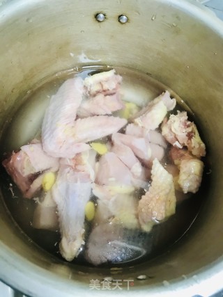 板栗鸡汤的做法步骤：2