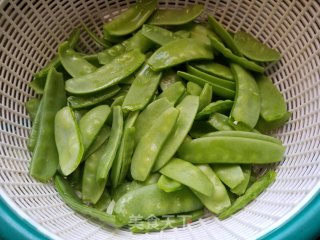 荷兰豆炒菜花的做法步骤：1
