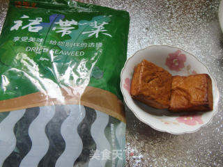 裙带菜拌香干的做法步骤：1