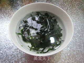裙带菜拌香干的做法步骤：2
