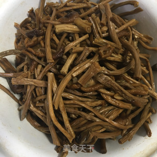 茶树菇焖鸡的做法步骤：2