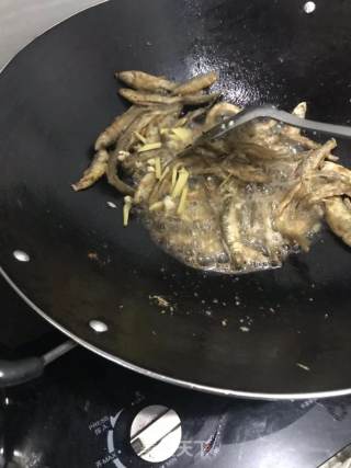香煎小鱼干的做法步骤：3