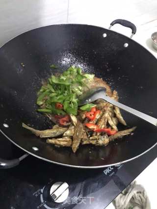 香煎小鱼干的做法步骤：4