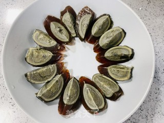 超级开胃的凉拌皮蛋的做法步骤：1