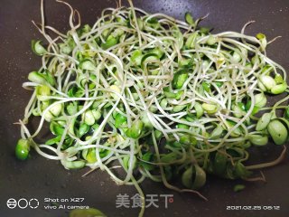 黑豆芽炒面条的做法步骤：4