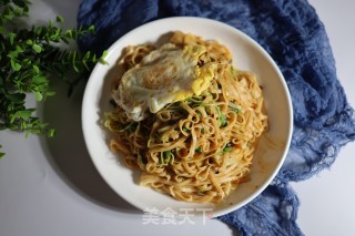 黑豆芽炒面条的做法步骤：9