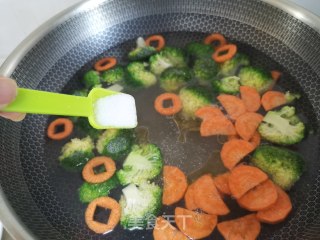 西兰花发财树的做法步骤：6