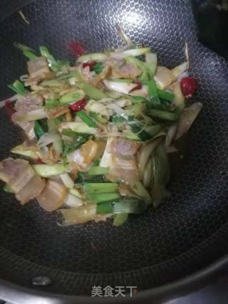 蒜苗炒腊肉的做法步骤：7
