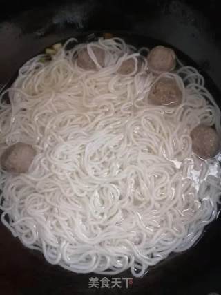 早餐牛肉丸汤粉的做法步骤：4