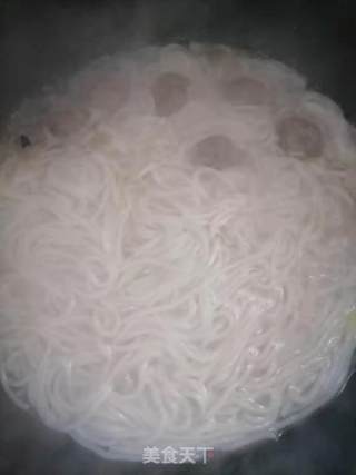 早餐牛肉丸汤粉的做法步骤：5