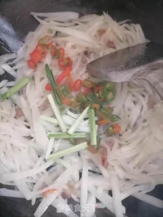 炒萝卜丝的做法步骤：4