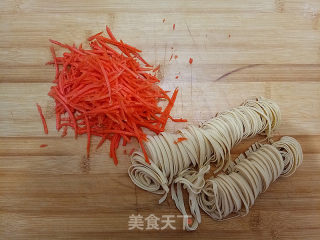 椒油炝拌菠菜豆皮的做法步骤：4