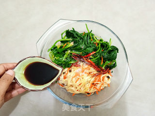 椒油炝拌菠菜豆皮的做法步骤：12
