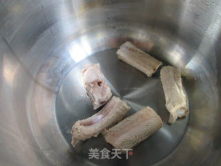 菜芯排骨鹌鹑汤的做法步骤：3