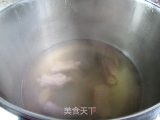 菜芯排骨鹌鹑汤的做法步骤：7