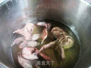 菜芯排骨鹌鹑汤的做法步骤：8
