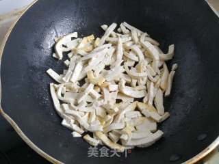芹菜炒豆腐的做法步骤：3