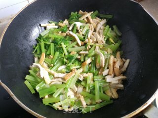 芹菜炒豆腐的做法步骤：5
