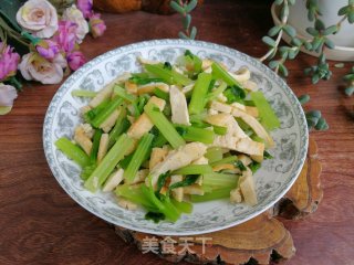 芹菜炒豆腐的做法步骤：6