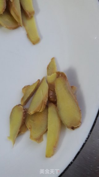 枸杞芽肉片汤的做法步骤：3