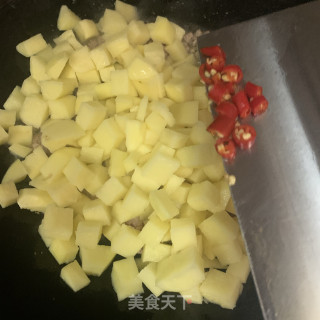 土豆炒肉末的做法步骤：5