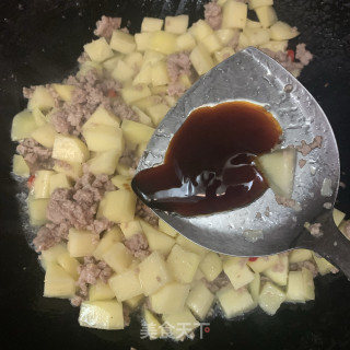 土豆炒肉末的做法步骤：6